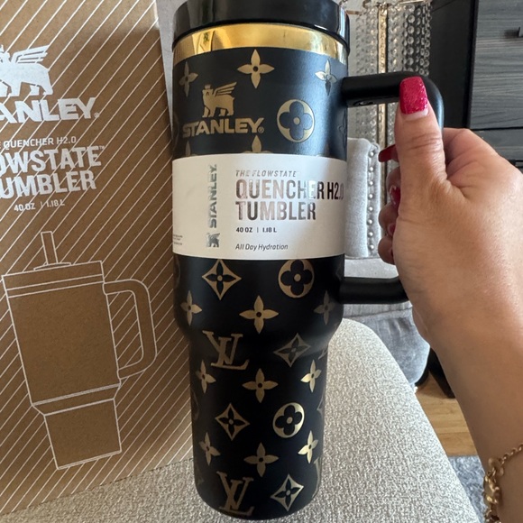 Stanley’s Black and gold LV designs 40oz Tumbler. New. - Picture 4 of 7